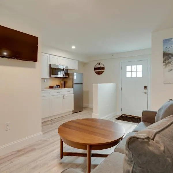 3 Mi to Main Street: Newly Renovated Wareham Apt!, hotel in Wareham