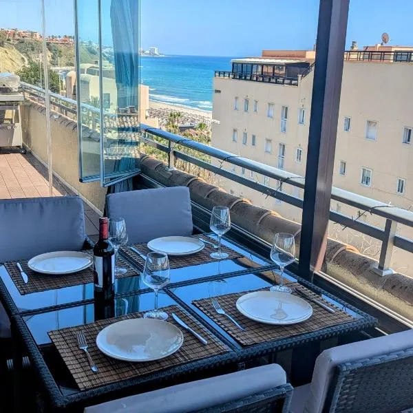 Modern penthouse apartment – 1 min from the beach, hotel v destinaci Fuengirola