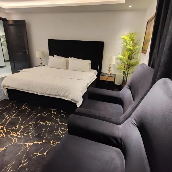 Gold Crest Mall Luxury Apartments by NestNow in DHA Phase 4 Lahore, hotel v destinaci Lahore