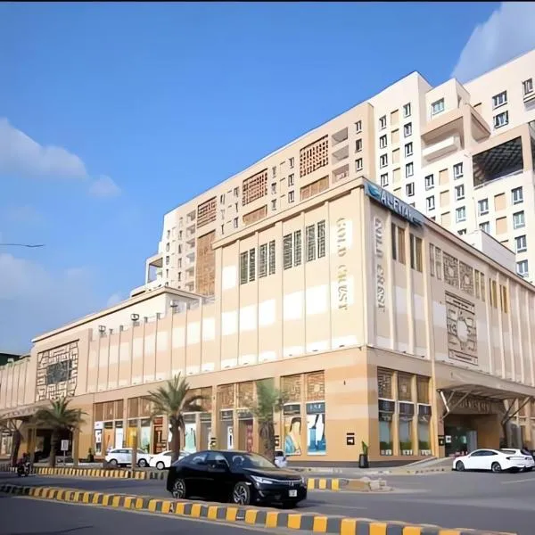 Gold Crest Mall Luxury Apartments by NestNow in DHA Phase 4 Lahore, hotel in Lahore