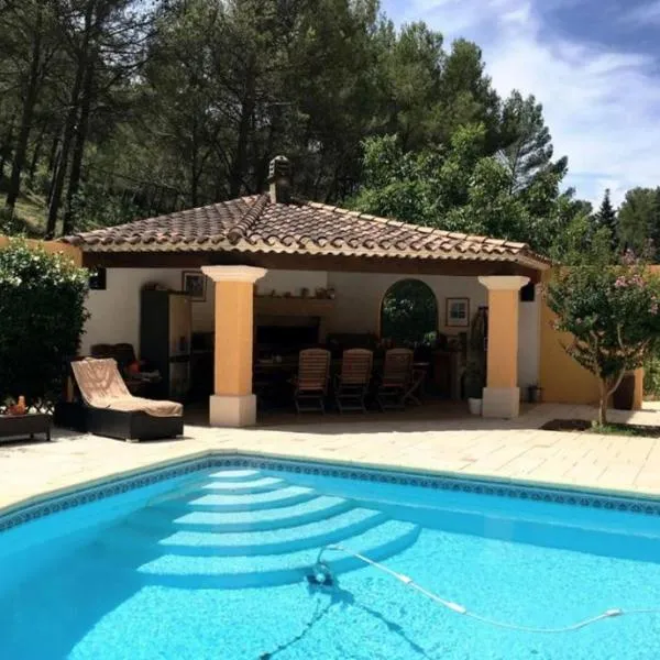 LES RESTANQUES - Chambre d'hôtes, hotel in Cuges-les-Pins
