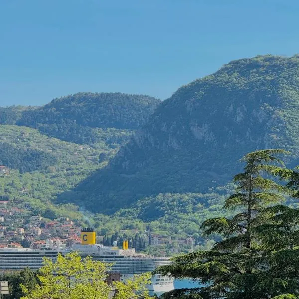 Luxury & peaceful sea view duplex in Kotor, hotel v destinaci Dobrota