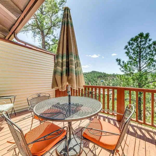 Walk to Dtwn Ruidoso: Mtn-View Condo w/ Pool!、ルイドソのホテル