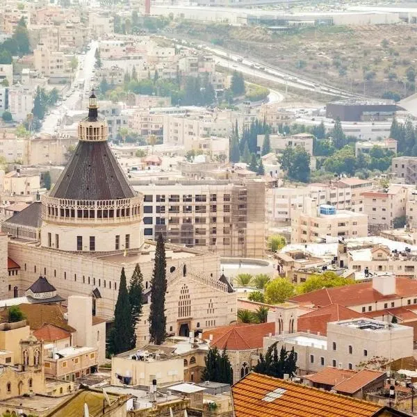 Elias Basilica Rooftop Penthouse, hotel v destinaci Nazaret