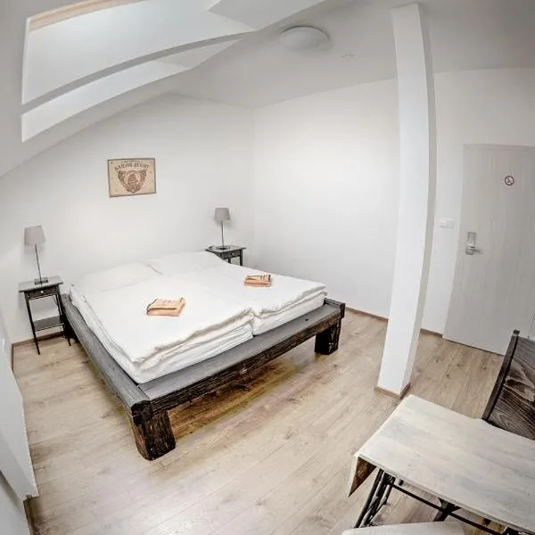 Cuba Bar & Hostel, ξενοδοχείο στο Τσέσκε Μπουντεγιόβιτσε