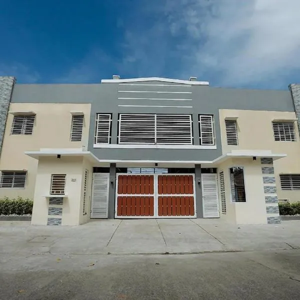 LJENJ Apartelle near Clark Airport, hotel v destinaci Mabalacat