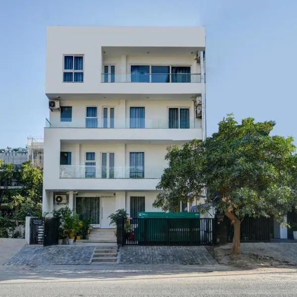 Aamantran Residency Hotel, Sohna Road, Sector 49, Gurugram, hotel in Gurgaon