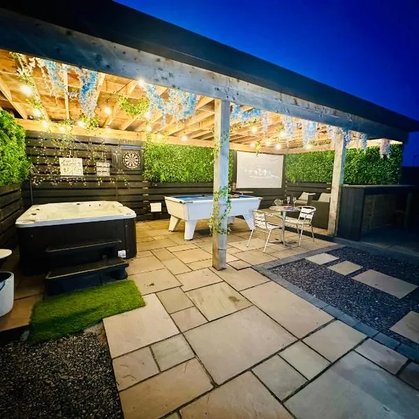Bothy Farm Stay Sleeps 2 HotTub and Pool Table Children Welcome Ayrshire Rural Retreats, hotel v destinaci Newmilns
