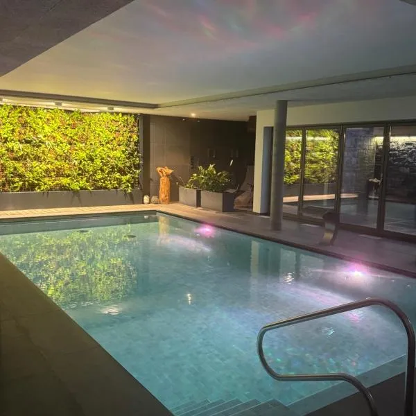 Hôtel WELLNESS EAU DE ROCHE Durbuy, hotel v destinaci Durbuy