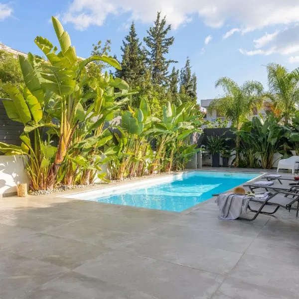 Pool Voula Apartment close to Kavouri Beach by Cielo Homes, hotel Athénban