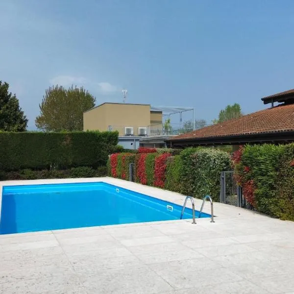 Maison Belvedere free wifi By Bookinggardalake, hótel í Manerba del Garda