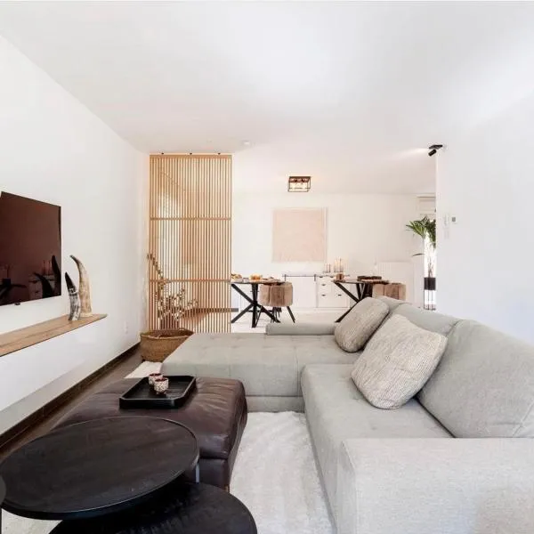 Maison La Belle Cosy 2-bedroom house with jacuzzi & airco, hotel in Zoutleeuw