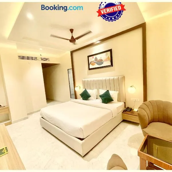 HOTEL LUXUARY VEDANGAM Near Shree Kashi Vishwanath Temple and Ganga Ghat - Luxuary And Spacious Room - Fully Air Conditioned Hotel - Restaurant - Lift Facilities - A Top Rated Hotel, hotel v destinaci Kashi