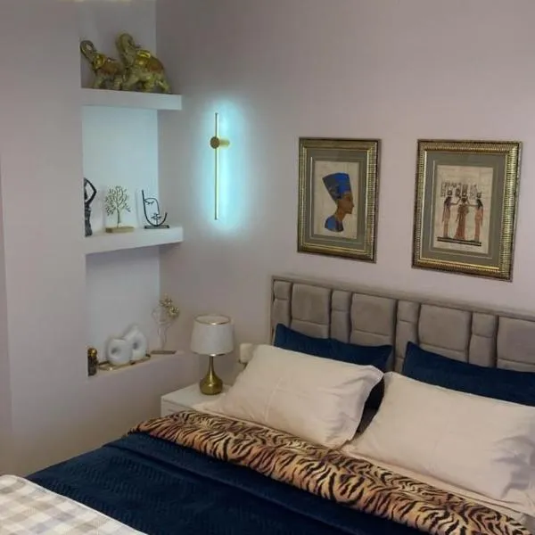 Deluxe Apartment, hotel v destinaci Fier