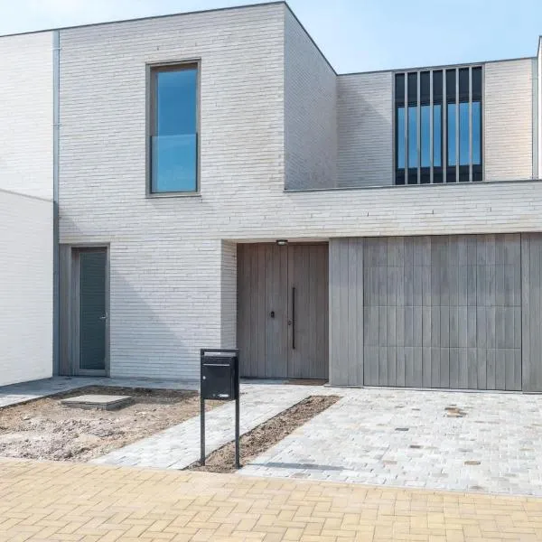 Brand new 3BR house with garden in Mariakerke, hotel en Ostende