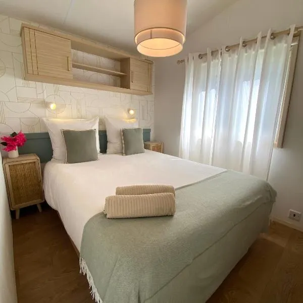 Bungalow Camping Parc Montana – hotel w mieście Gassin