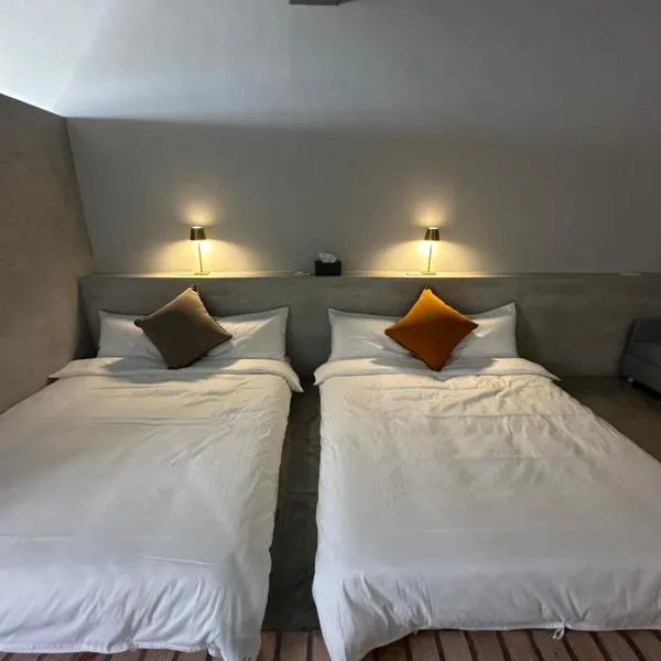 癮巷旅宿PescaHood Inn雙層老宅, hotel in Magong