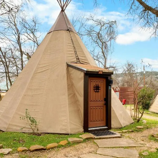 Yellow Flower - Tipi 5, hotel v destinaci New Braunfels
