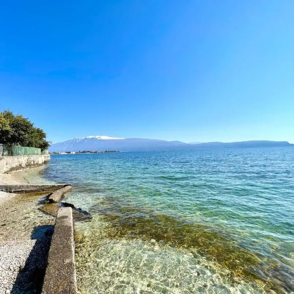 D1MORA LagoBlu - private beach and lake view, hotel in Toscolano Maderno