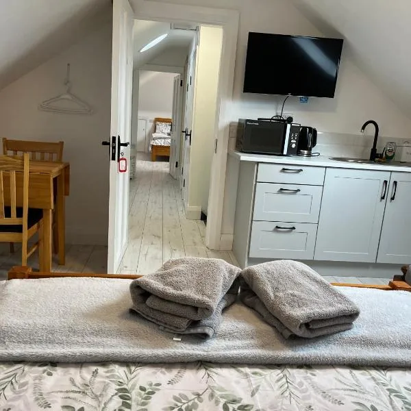 V93C9R0 Stone View Wonderful spacious two bed attic rooms private entrance private bathroom with kitchenette, hotel v destinaci Killarney, Co Kerry
