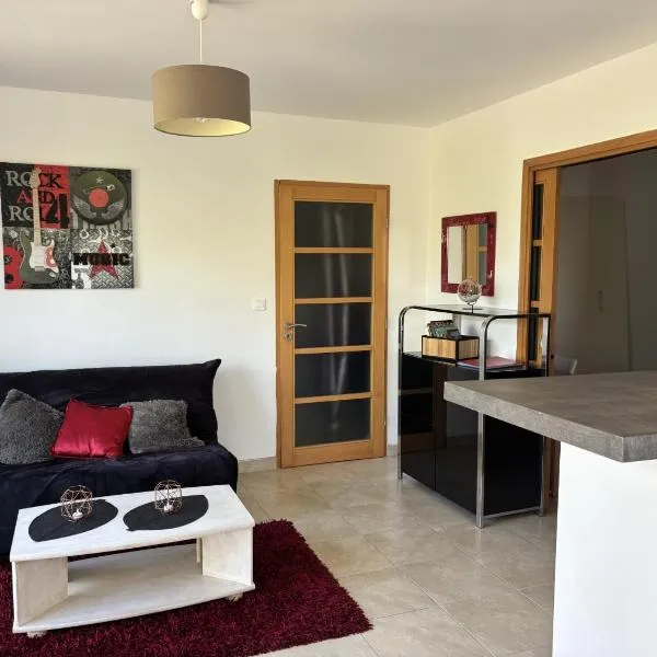 Appartement Romana PUISSALICON 34, hotel in Puissalicon