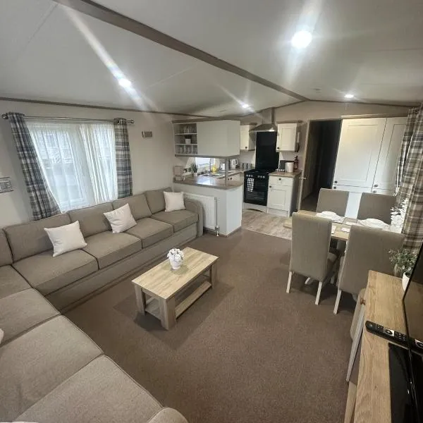 8 Birth Holiday Home, hotel in Selsey