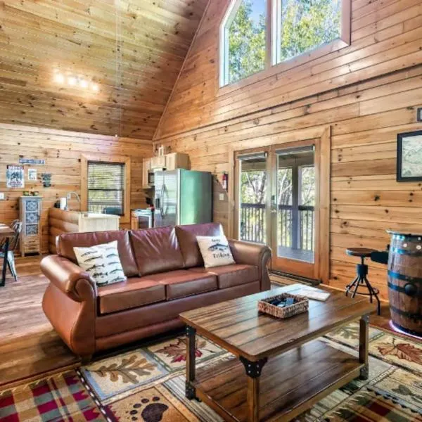 Trout and About Forge Cabin Hot Tub, hotel in Sevierville