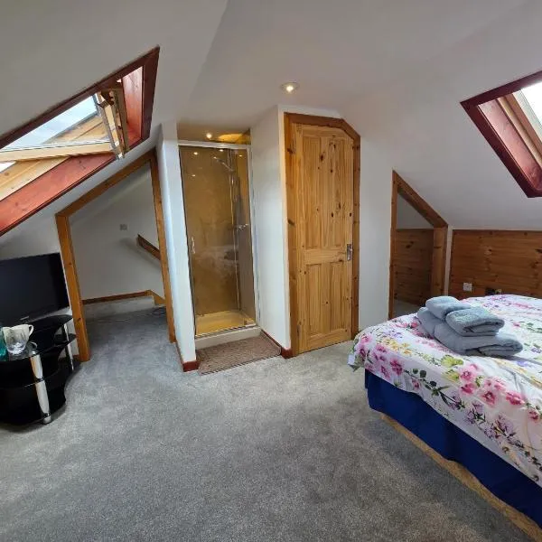 Attic by the river Spey, hotel v destinaci Grantown on Spey