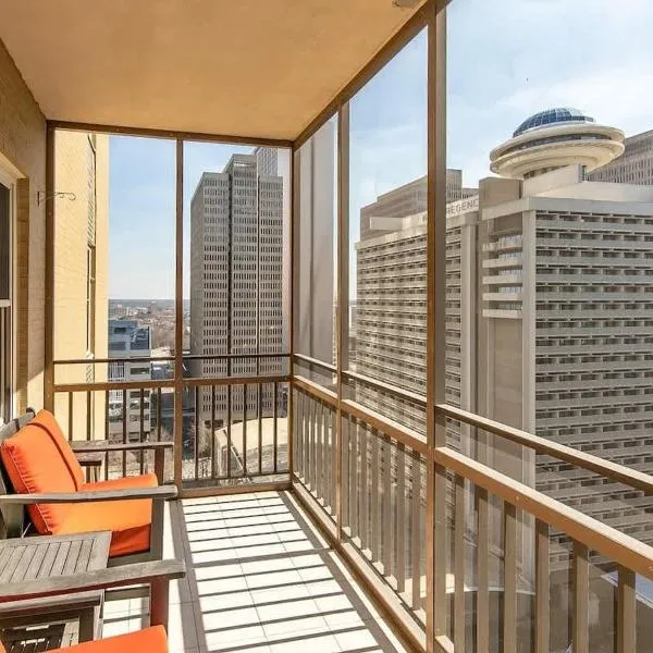 High Rise Downtown Condo with Skyline View, hotel i Atlanta