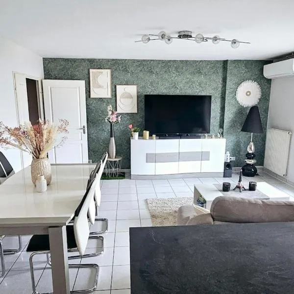 Appartement entier avec terrasse, ξενοδοχείο σε Eybens