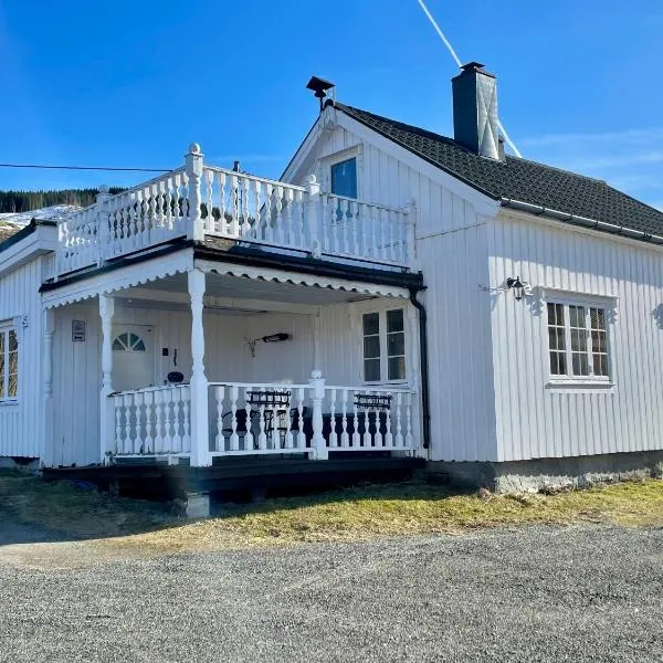 Marvelous farmhouse with WiFi in Troms, Northern Norway, hotel v destinaci Nordøya