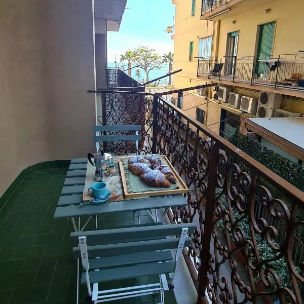 Lucy Apartment sul lungomare, hotel in Maiori