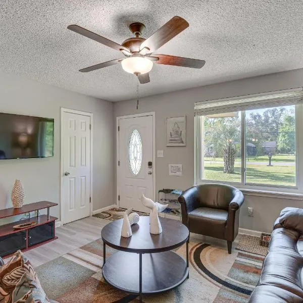 11 Mi to Beaches: Peaceful Foley Home w/ Yard, hotel in Foley