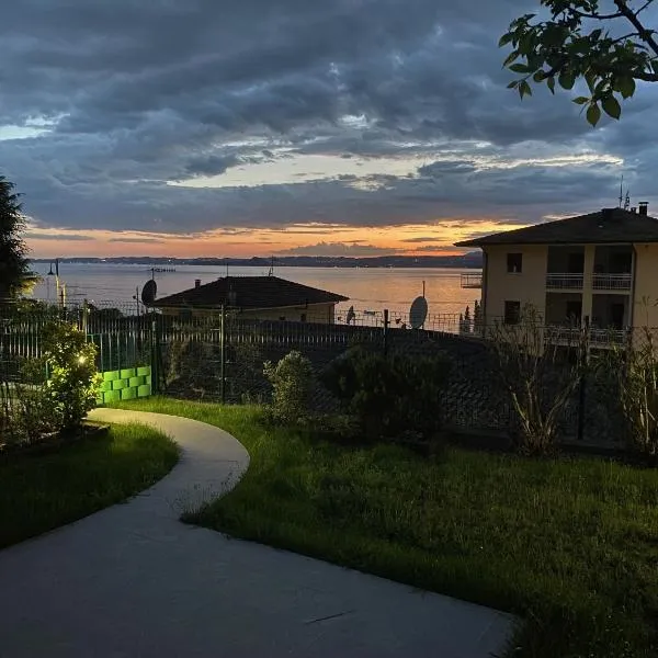 Oleander House apartments, hotel v destinaci Torri del Benaco
