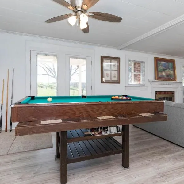 Red Robin Retreat - Near Lake James, NC, hotel in Morganton
