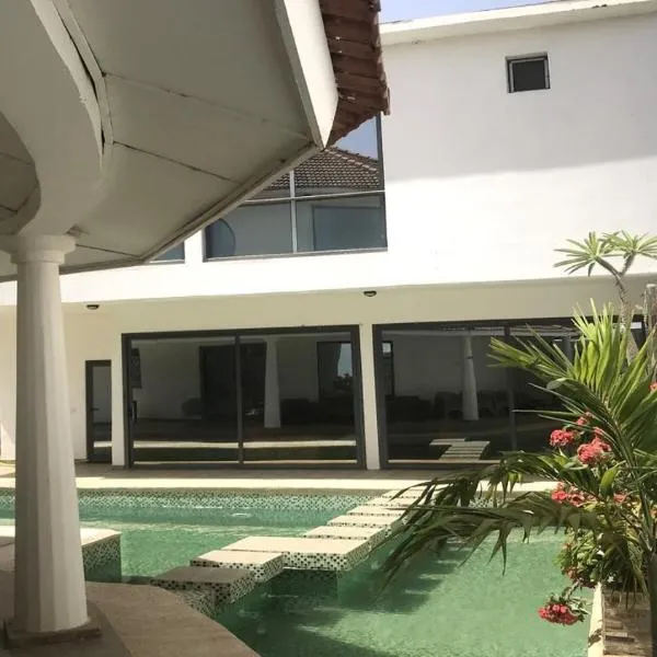 Maison lumineuse et confortable à Nianing, hotel in Mbour
