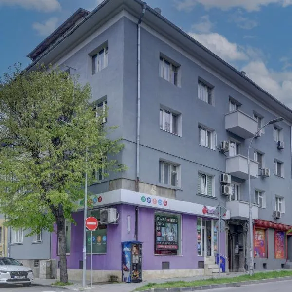 Steady - Guests Rooms, hotel in Varna City