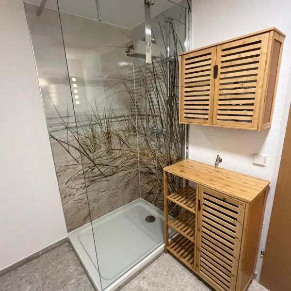 FeWo meisteroffice im Sackgässle, ebenerdige ELW 50qm, Terrasse, vollwertige Küche, Nähe Ulm, hotel in Dornstadt