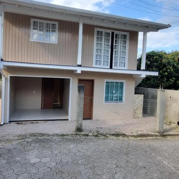Casa 600 mts da praia do Simao Canto dos Ganchos, hotel in Governador Celso Ramos