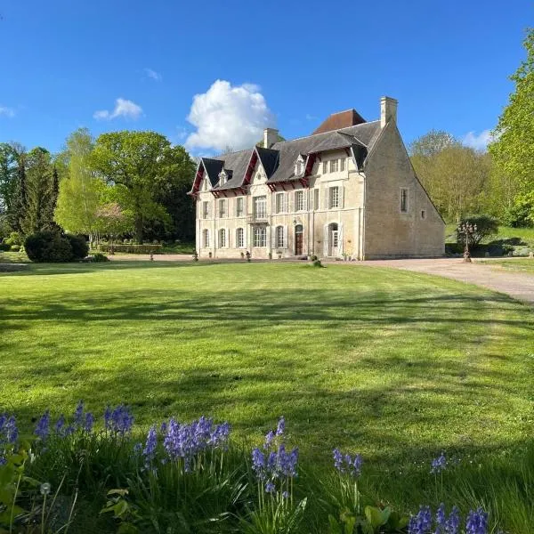 Château du Mesnil Soleil , gites et chambres d'hôtes – hotel w mieście Damblainville