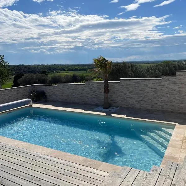 Magnifique villa Chloéline: Piscine et Superbe vue, hotel in Pougnadoresse