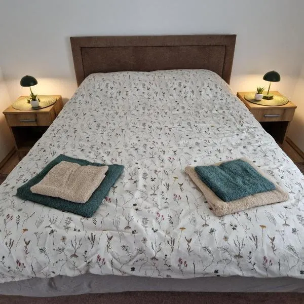 Raj kraj Drine, hotel in Beserovina