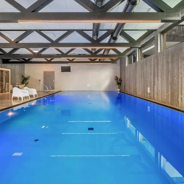 Åros Seaside Apartment with Pool, Jacuzzi & Sauna, hotel in Kristiansand