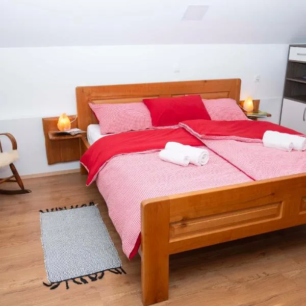 Apartma ''Pri Movernu'', hotel v destinaci Semič