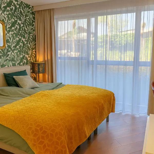 Reza Almere, hotel ad Almere