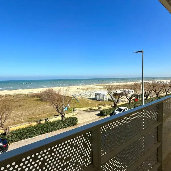 SE171 - Senigallia, nuovo trilocale fronte mare, хотел в Сенигалия