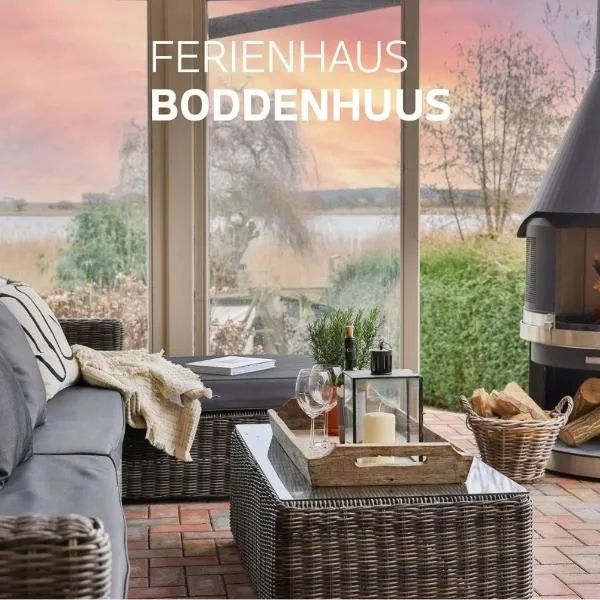 Boddenhuus - Traumhaus mit Steg und Boot, Hotel in Zudar