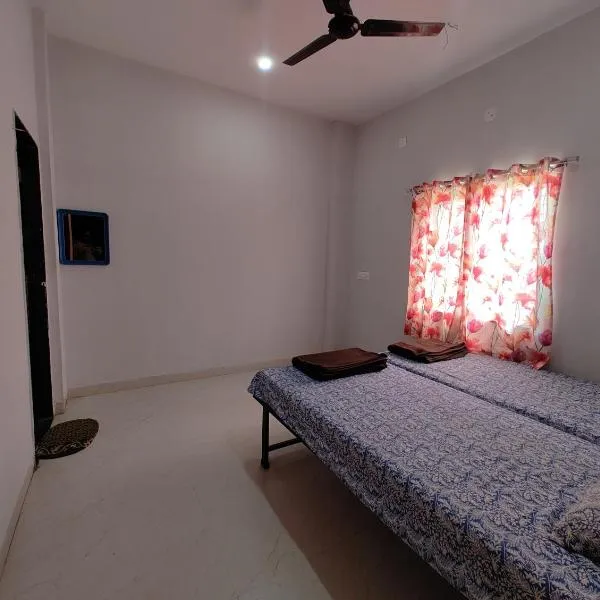 Aadishkti bhakt nivas, hotel a Tuljapur