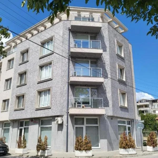 Апартамент Цветелина, hotel in Hisarya