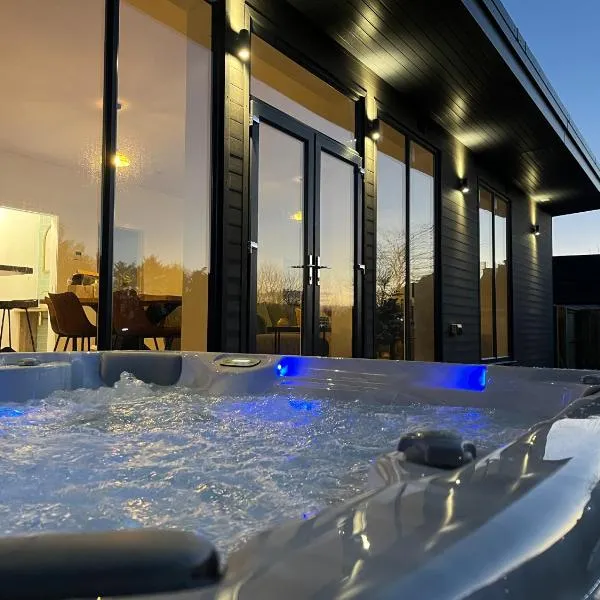 Thrumster Lodges - 3 Luxurious Self Catering Lodges on the NC500, 2 with Hot Tubs, hotel v destinaci Wick